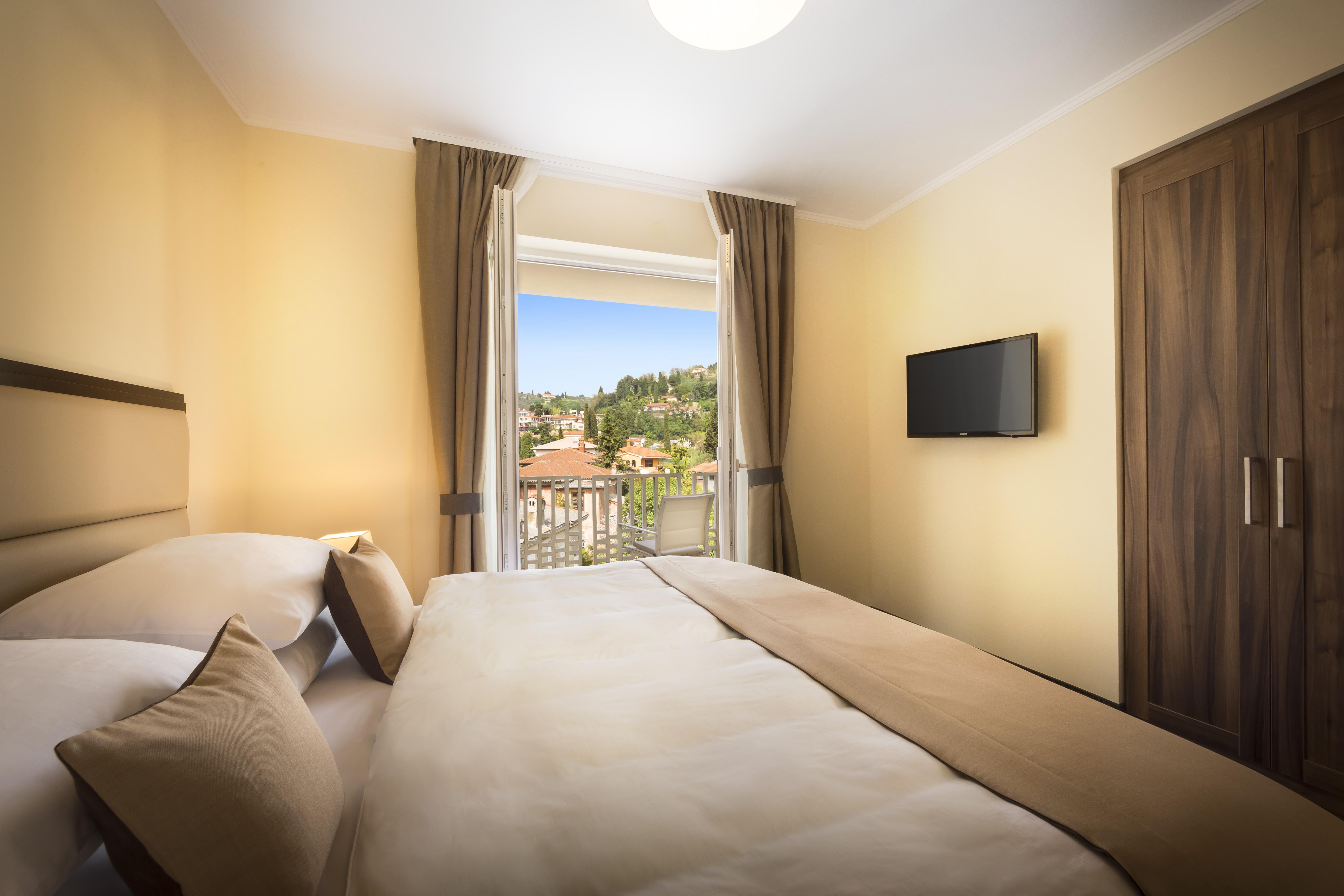 Remisens Hotel Metropol Portorož Exterior foto A bedroom at the hotel